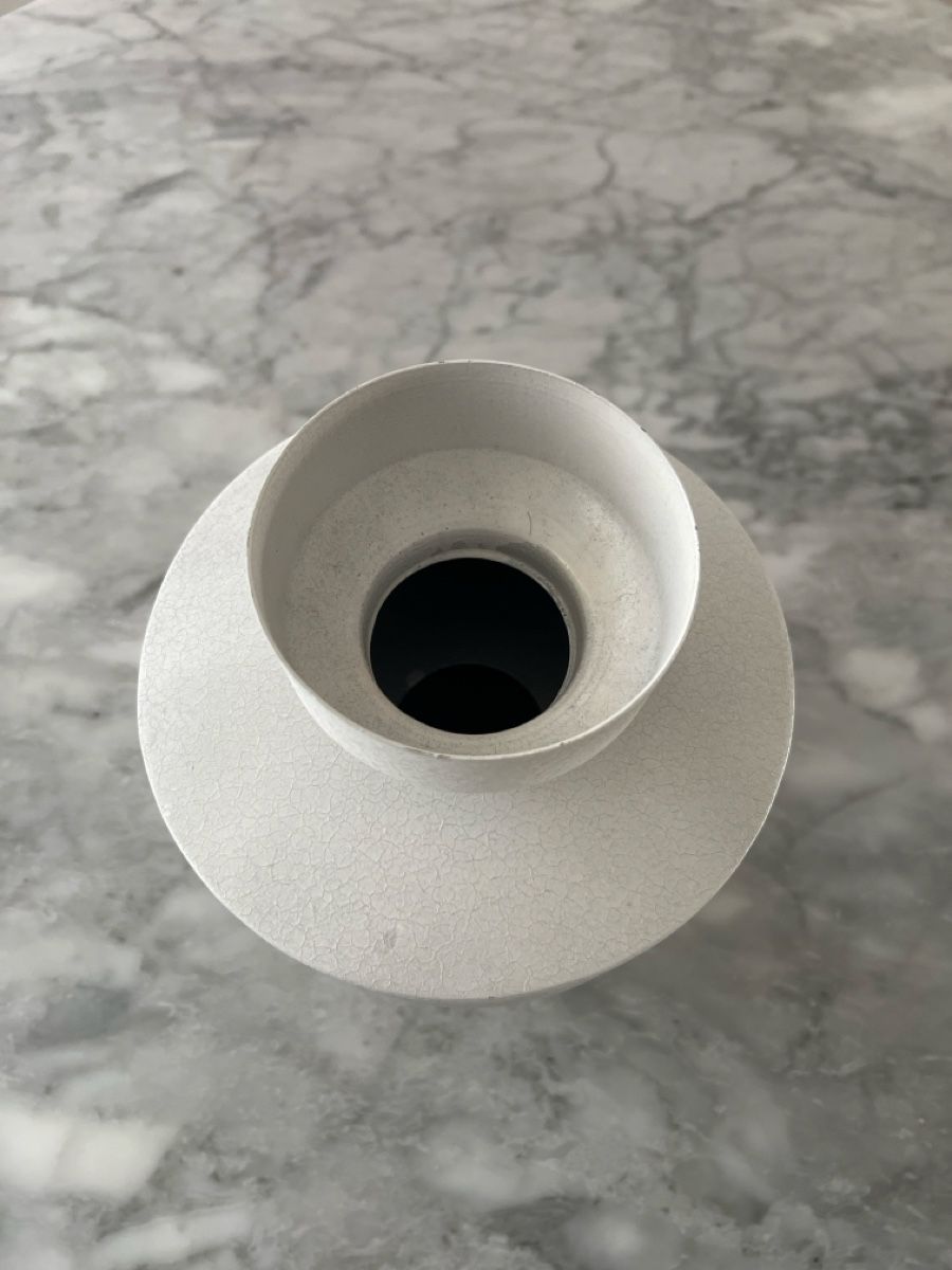 Vase & Récipients: Moderne Vase aus Weißmetall – D'occasion à Hünenberg See par mississauga 2