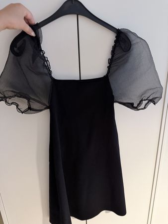 Kleid schwarz Zara Grösse L mit Puffärmel neuwertig