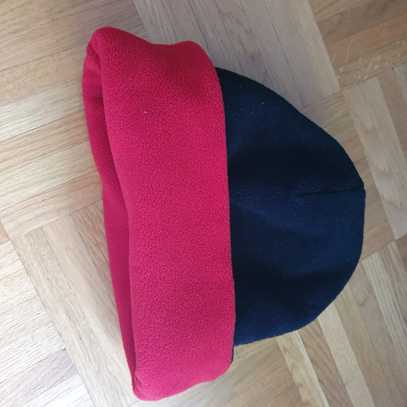 Copricapi, berretti & cappellini: Bonnet rouge et noir réversible polaire – Usato da Prilly venduto da RoDyRe 1