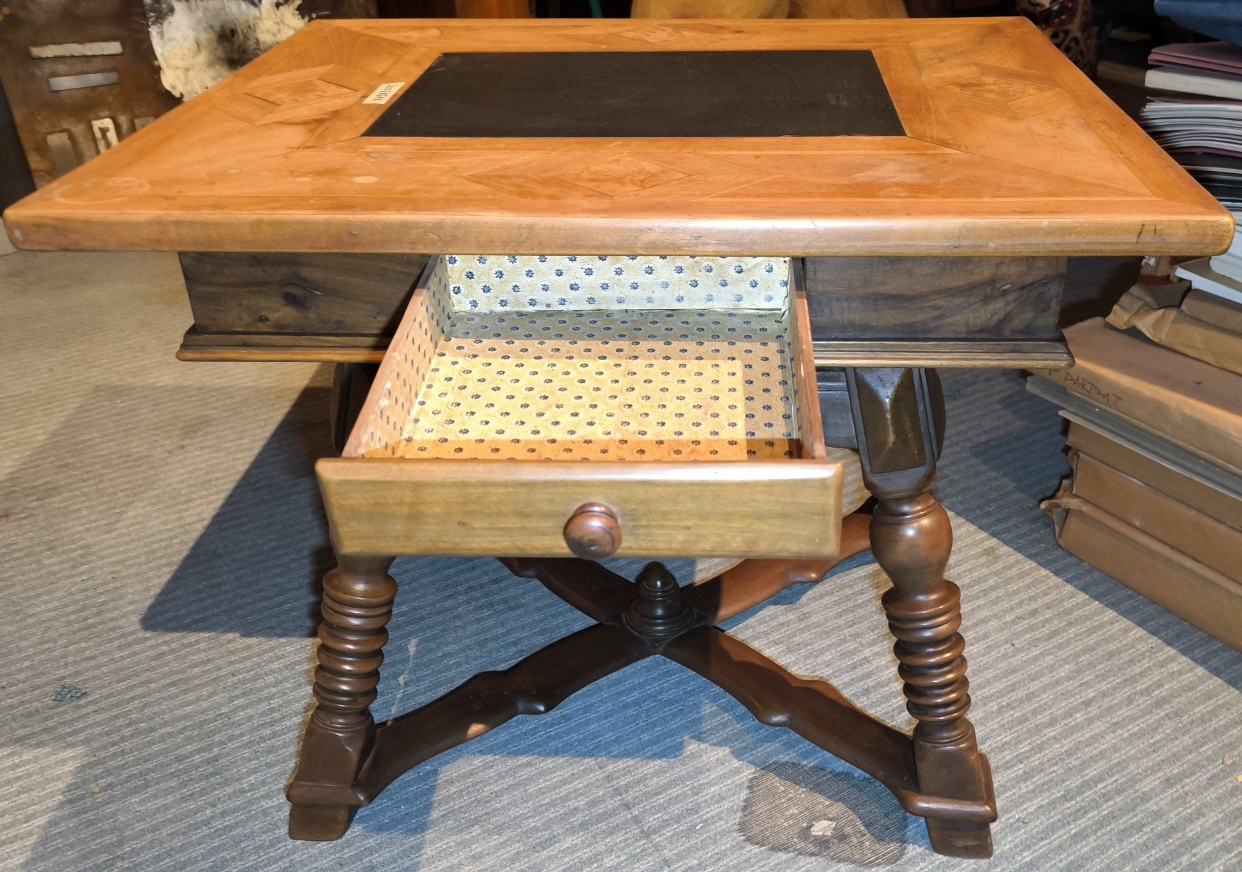 Tables: Antiker Tisch mit Schieferplatte ca. 1920 Ja. – D'occasion à Rorschacherberg par snOOpydOg11 1