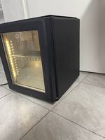 Redbull Kühlschrank mit Glastüre und Leder umhüllt 