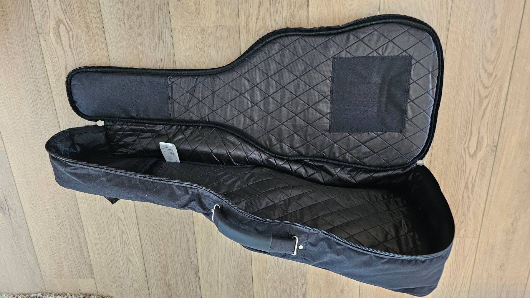 Valigie: Gitarrentasche schwarz mit Gitarre – Usato da Einsiedeln venduto da sternen-staub01 1