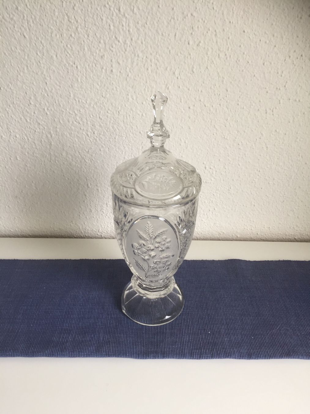 Vase & Récipients: Kristallvase mit Deckel – D'occasion à Spreitenbach par Brockiland-Flohmarkt