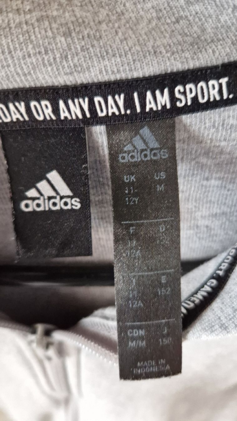 Adidas Giacche: Adidas Hoodie, grau, Gr.152 – Usato da Würenlos venduto da dan.ch 1