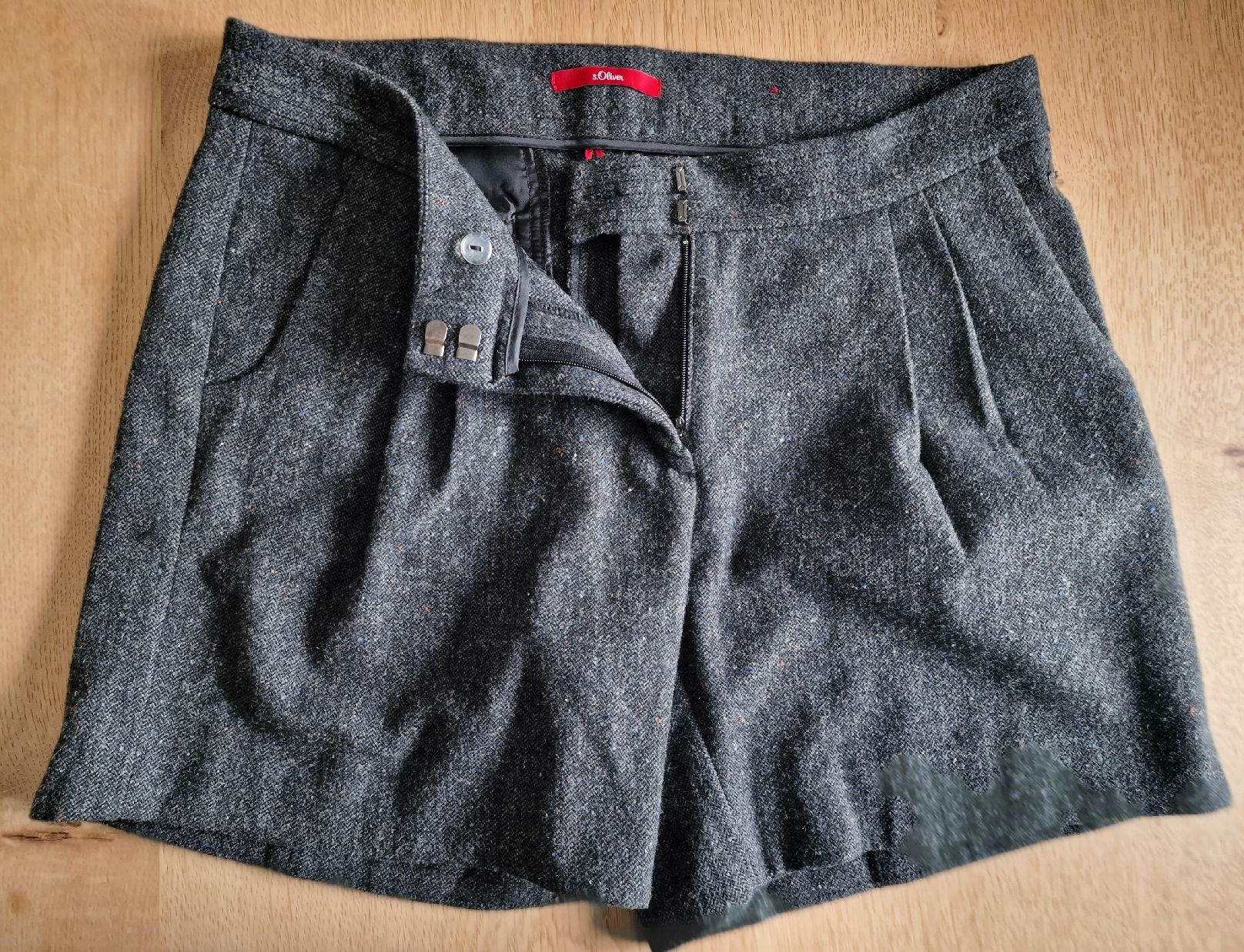 S.Oliver Pantaloni: S. Oliver kurze Pants – Usato da Lausen venduto da Joli-80