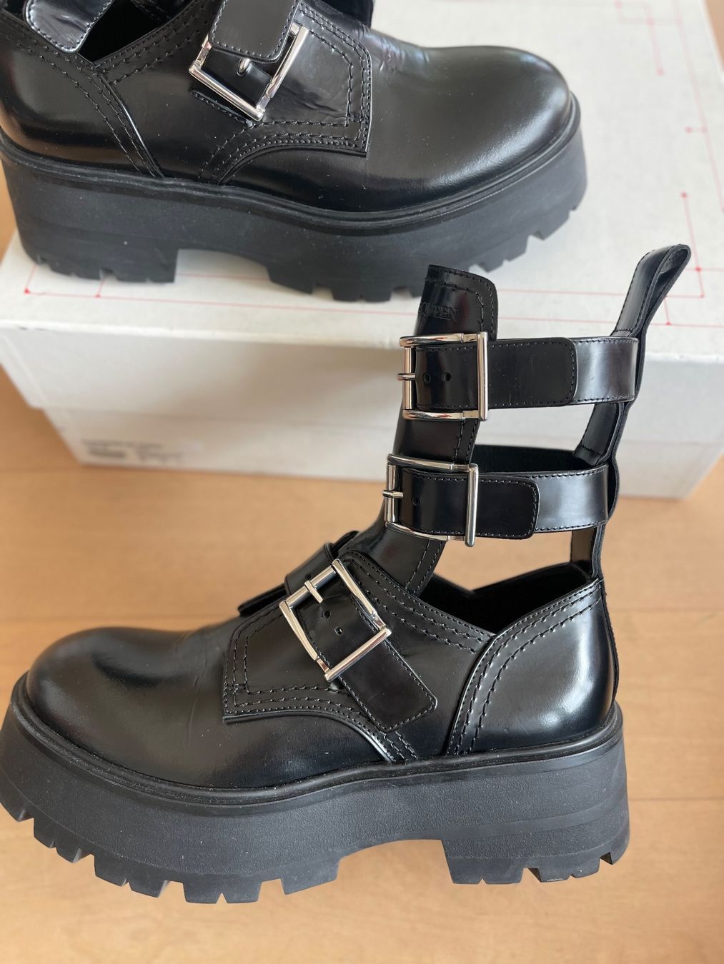 Alexander Mcqueen Scarpe da uomo: ALEXANDER MC QUEEN STIEFEL 38 SEHR GUT – Usato da Uitikon Waldegg venduto da gotohellix