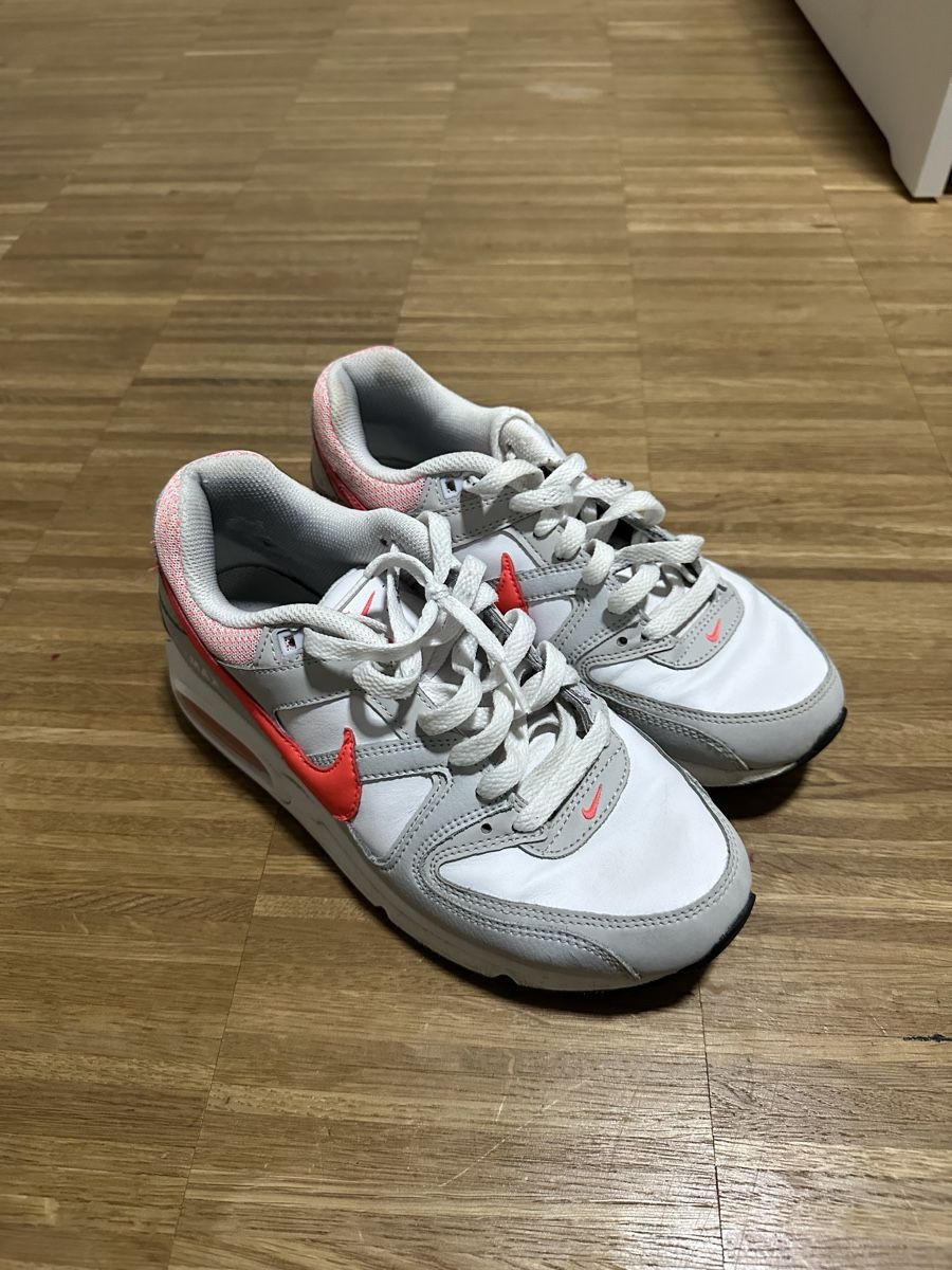 Nike Scarpe da donna: Nike Air Max Command Gr. 38.5 – Usato da Basel venduto da Zekoo.