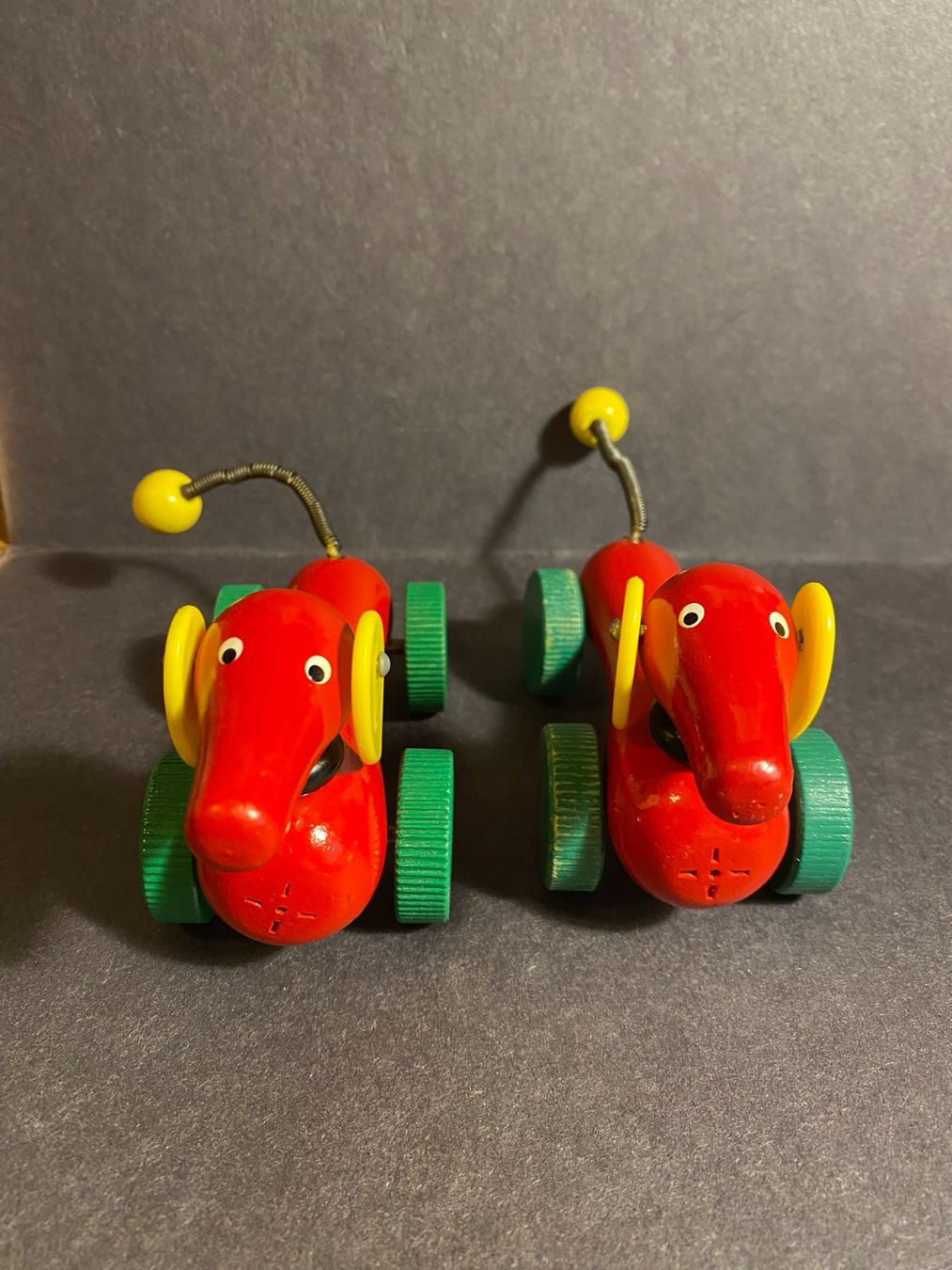 Brio Jouets: 2 BRIO Dackel – D'occasion à Spiez par Mlandcruiser 4