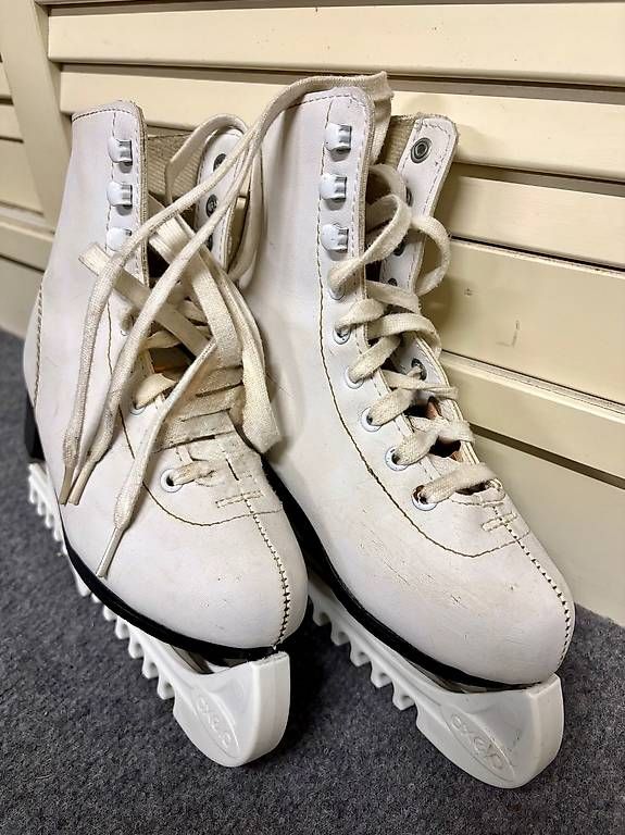 Pattini da ghiaccio: Schlittschuhe – Usato da Nürensdorf venduto da VanessaK01 1