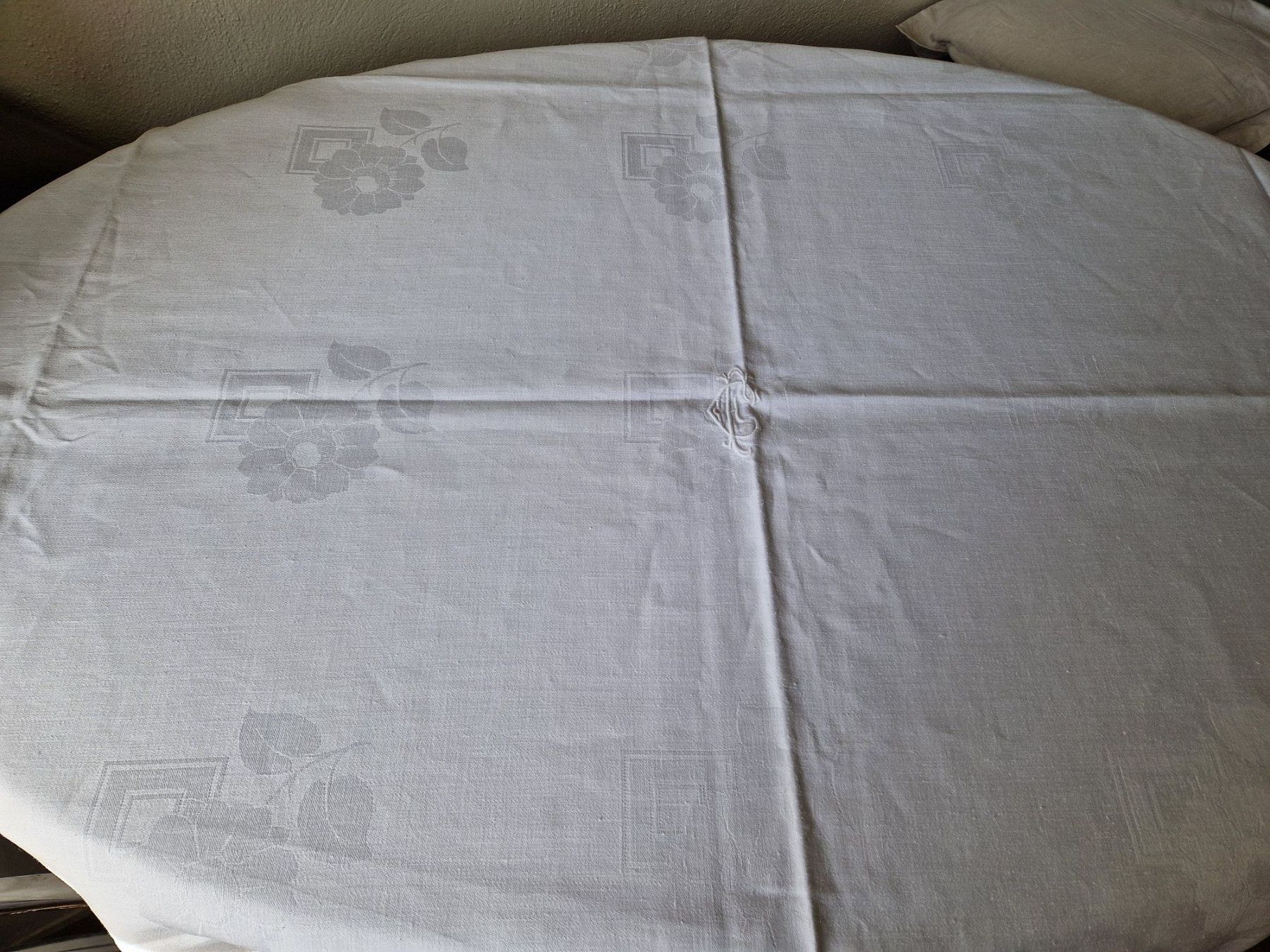 Altra biancheria da tavola: Tischdecke mit Blumenmuster und Monogramm HC – Usato da Bern venduto da Antikbatik