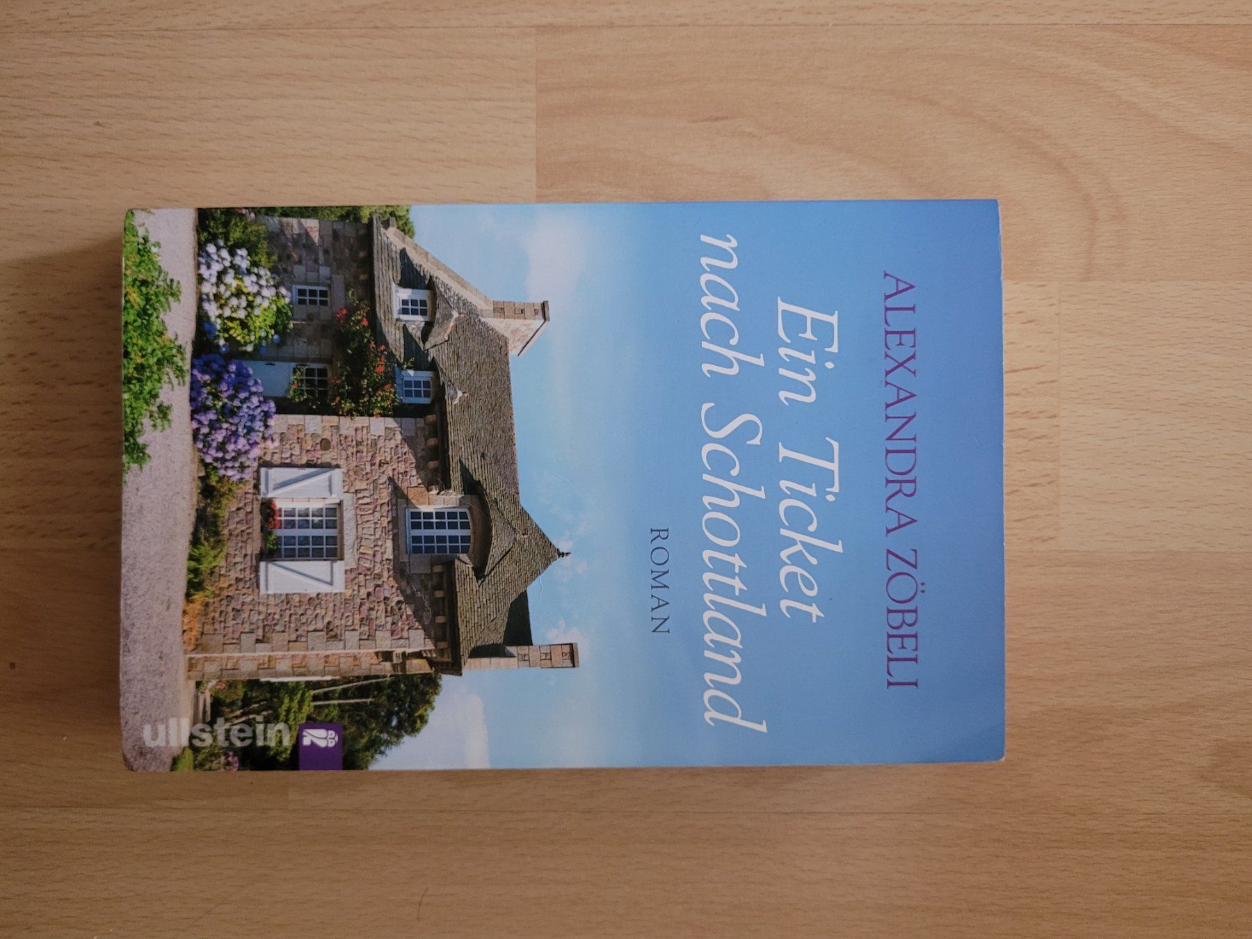 Bücher: Ein Ticket nach Schottland – Gebraucht aus Perlen von Safari_23