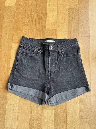 Levi's Shorts W28 in grau/schwarz