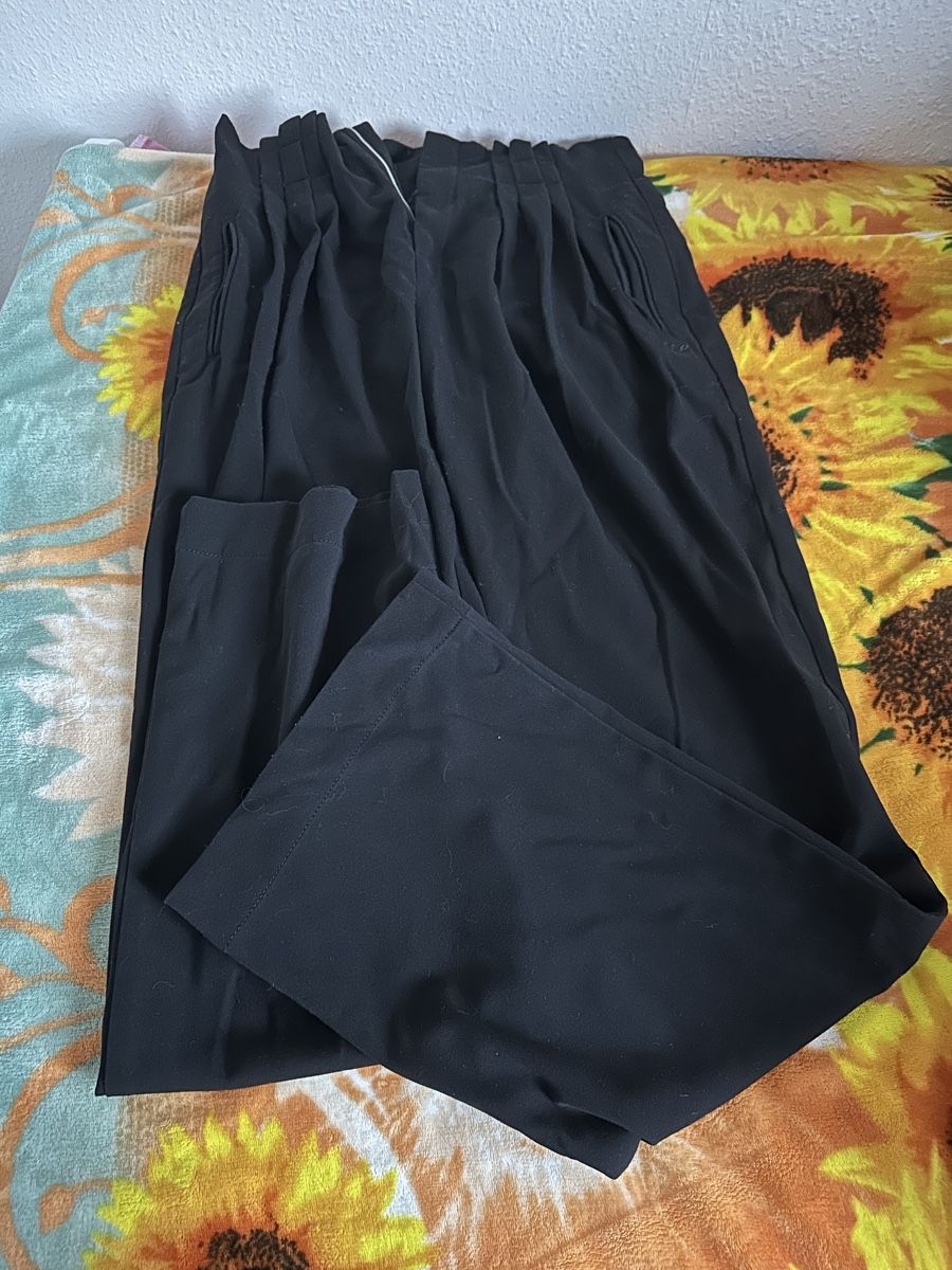Pantalons: trousers – D'occasion à Zürich par wan_j7y7