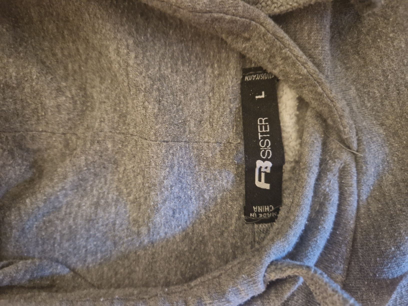 Maglioni & Felpe: Sweat à capuche , taille L – Usato da Ecublens VD venduto da mah_2lkf 1
