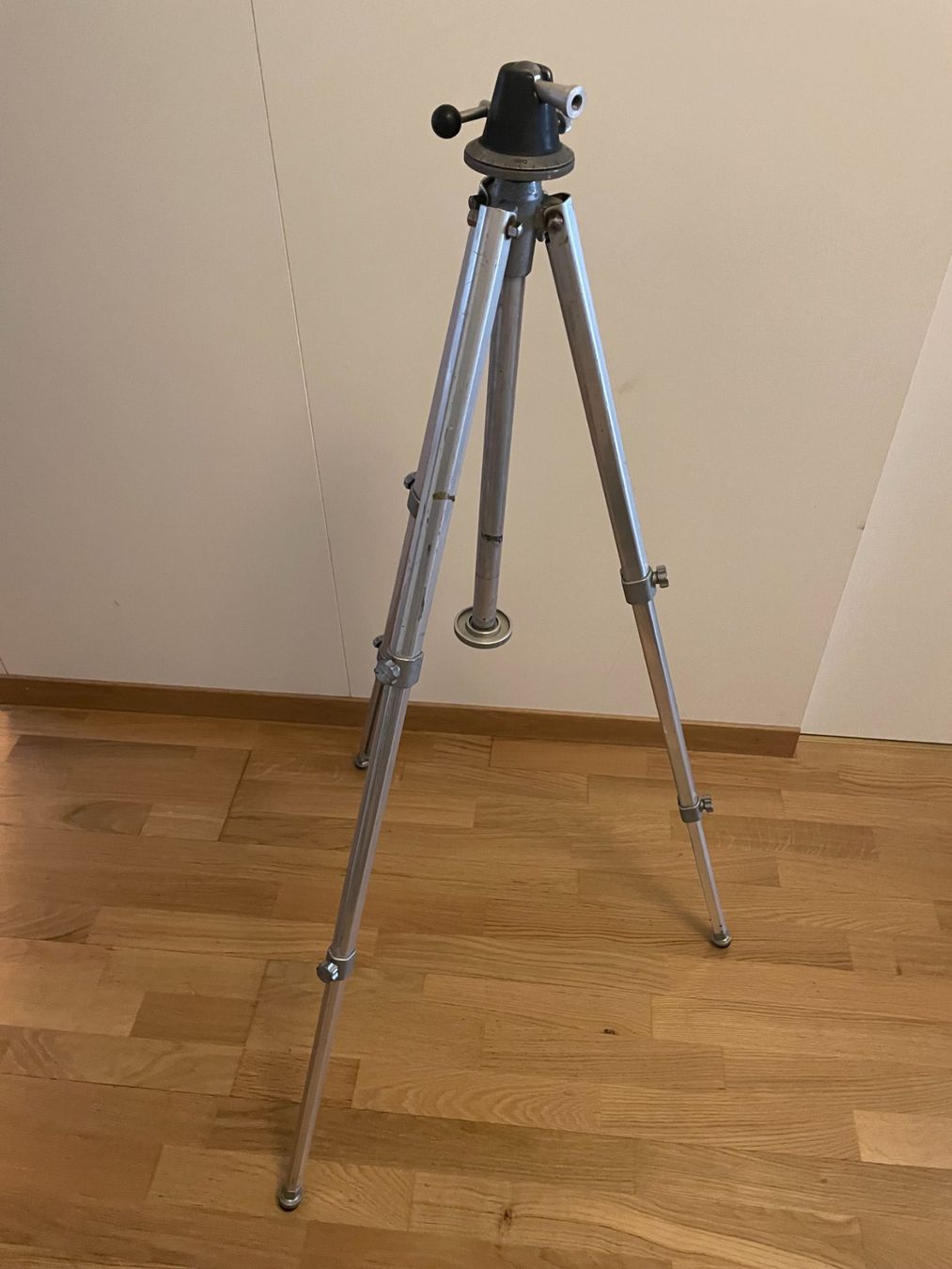 Treppiedi & Teste: Vintage Dreibeinstativ ISING PRIMUS – Usato da Wabern venduto da carciofo 2