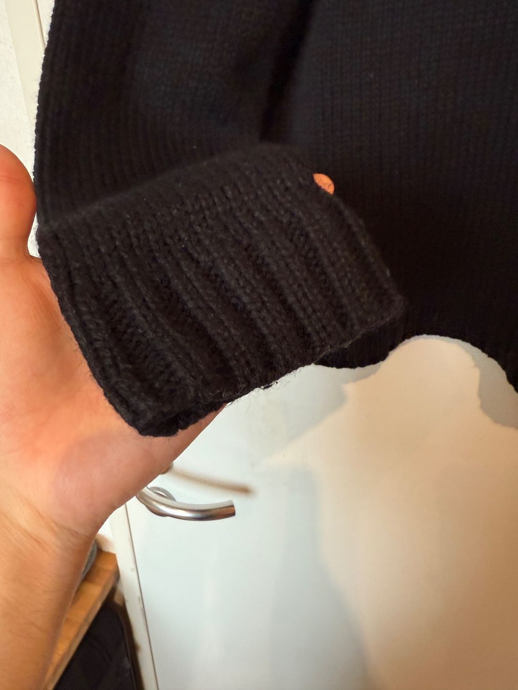 Maglioni & Felpe: Schwarzer Strickpullover mit Zopfmuster, Grösse M – Usato da Birmensdorf ZH venduto da T_Richard 3