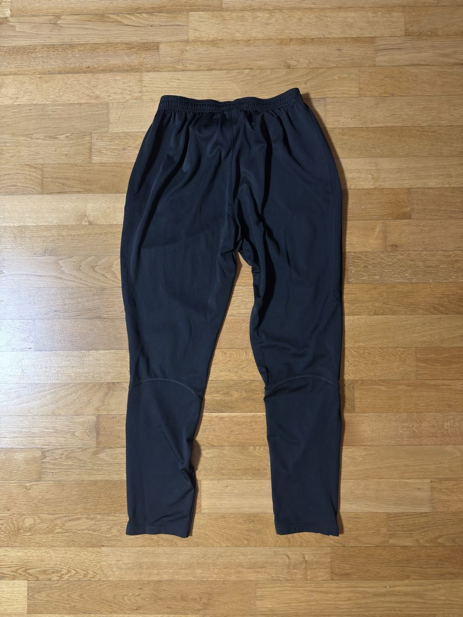 Nike Pantaloni: Nike Hose Sport schwarz Grösse M – Usato da Winterthur venduto da GinaMila 1