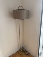 Stehlampe ohne Glühbirne 