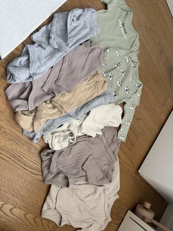 Baby Bodys Set 9 teilig verschiedene Farben Grösse 68