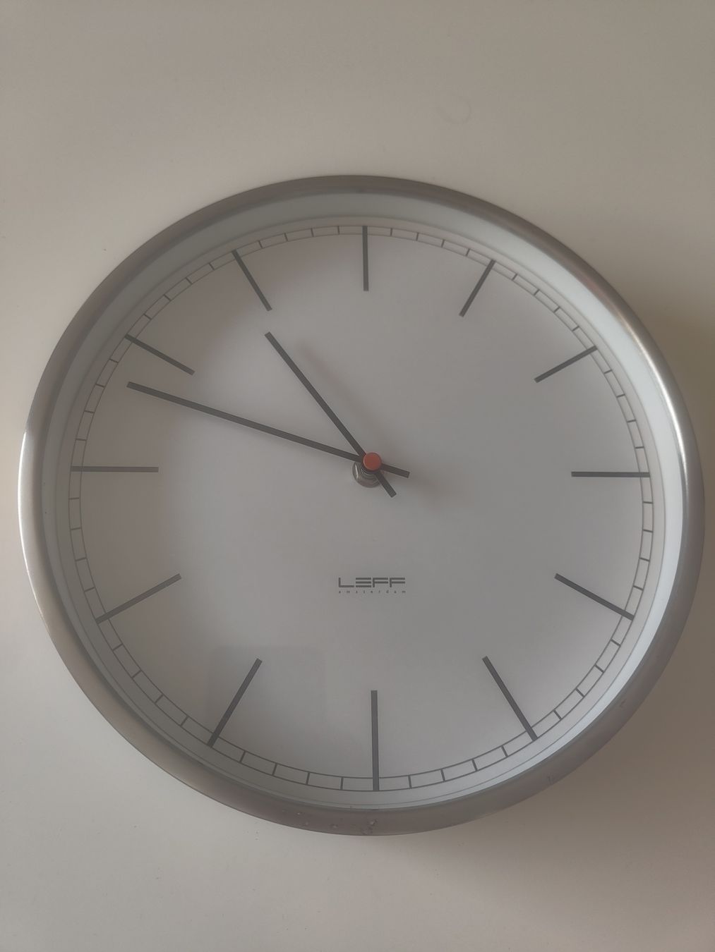 Montres: LEFF Wanduhr, Durchmesser 25m, – D'occasion à Männedorf par GoeyRitter