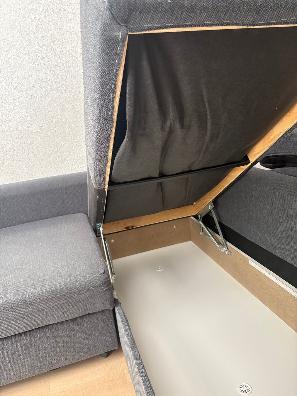 Ikea Divani: Ikea FRIHETEN Eckbettsofa – Usato da Zürich venduto da zanili 2