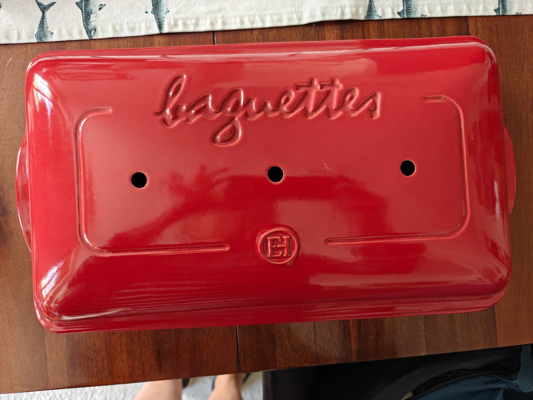 Emile Henry Teglie da forno: Emile Henry red ceramic baguette baking mold rectangular – Usato da Geneve venduto da readycat