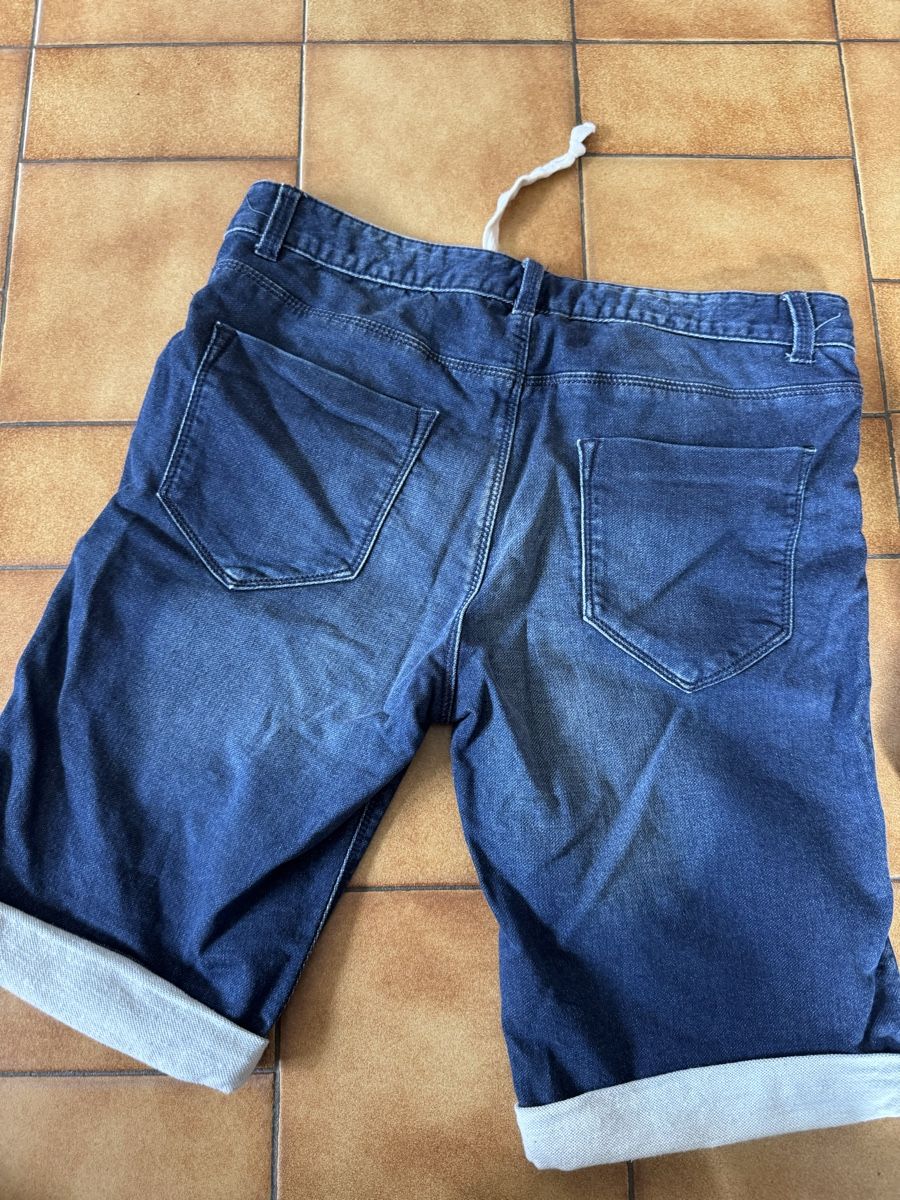 Jeans: Short Kiabi en jean, taille 40 Doryan – Neu (gemäss Beschreibung) aus Veyrier von kimedovapa 1
