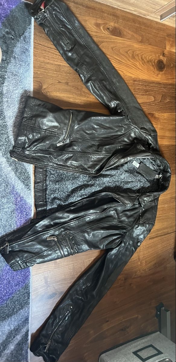 Jacken: Echte Lederjacke ( Schwarz) Original Preis 400 Fr.- – Gebraucht aus Fahrweid von Florarose