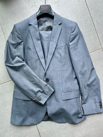 Hugo Boss Anzug (Sommer) Grösse 46