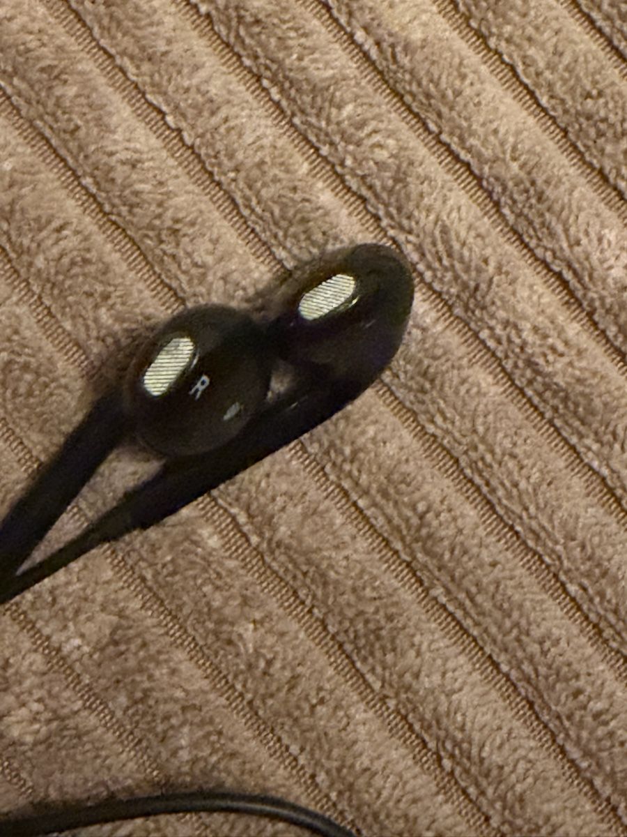Cuffie: Earphones - Black - used only once – Usato da Zürich venduto da MariKondo 2