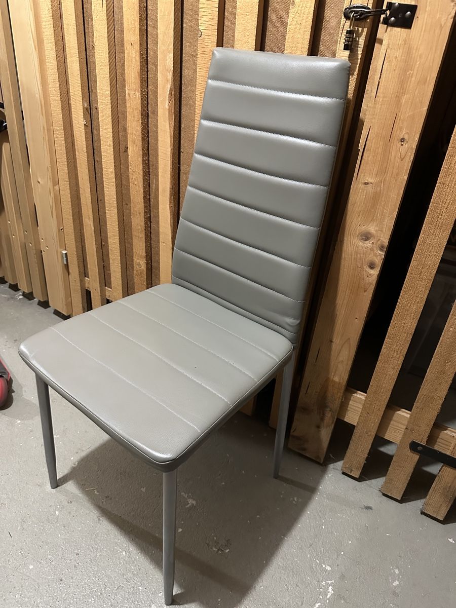 Conforama Chaises: 4 Esstisch Stühle  – D'occasion à Nürensdorf par bar_nd2y 1