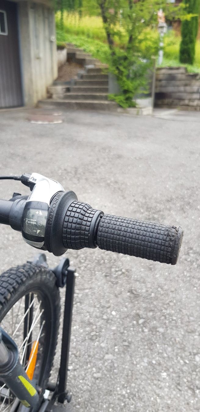 Specialized Velos: Kindervelo Mountainbike SPECIALIZED – Gebraucht aus Oberhofen Thun'see von  4