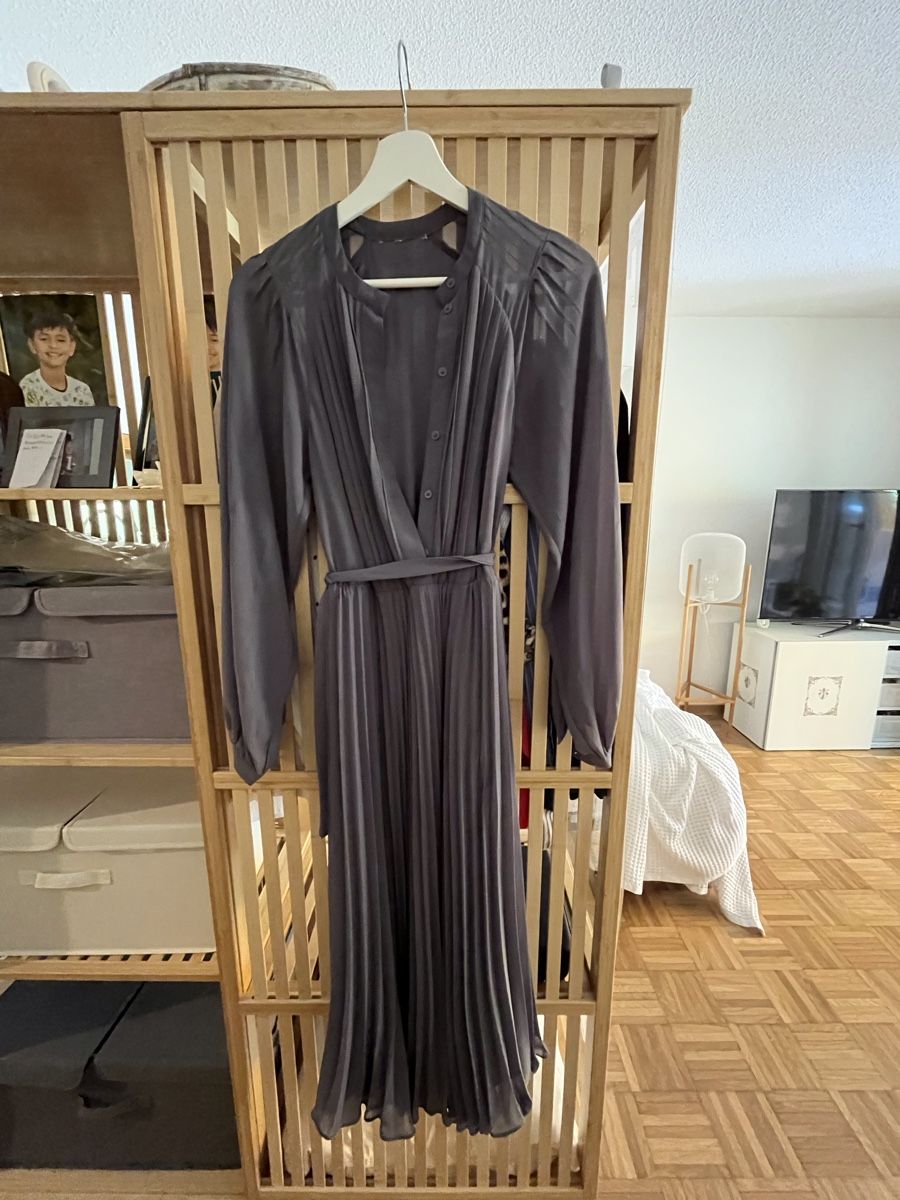 H&M Kleider: Graues Kleid  – Gebraucht aus Dübendorf von NissanCC