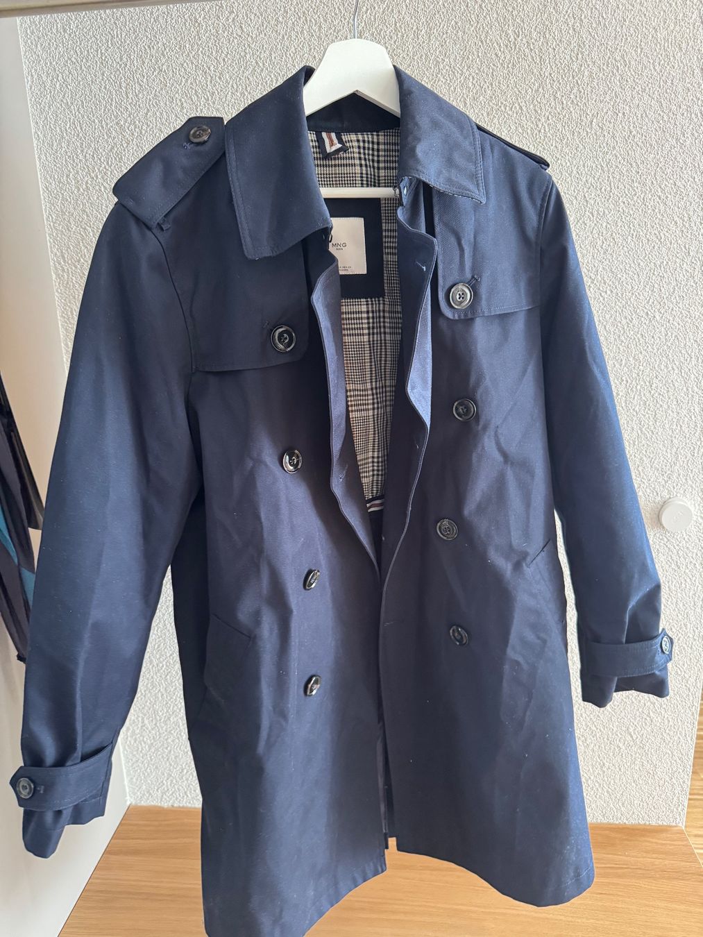 Mango Cappotti: MANGO DUNKELBLAUER TRENCHCOAT – Usato da Dübendorf venduto da gru_v8px