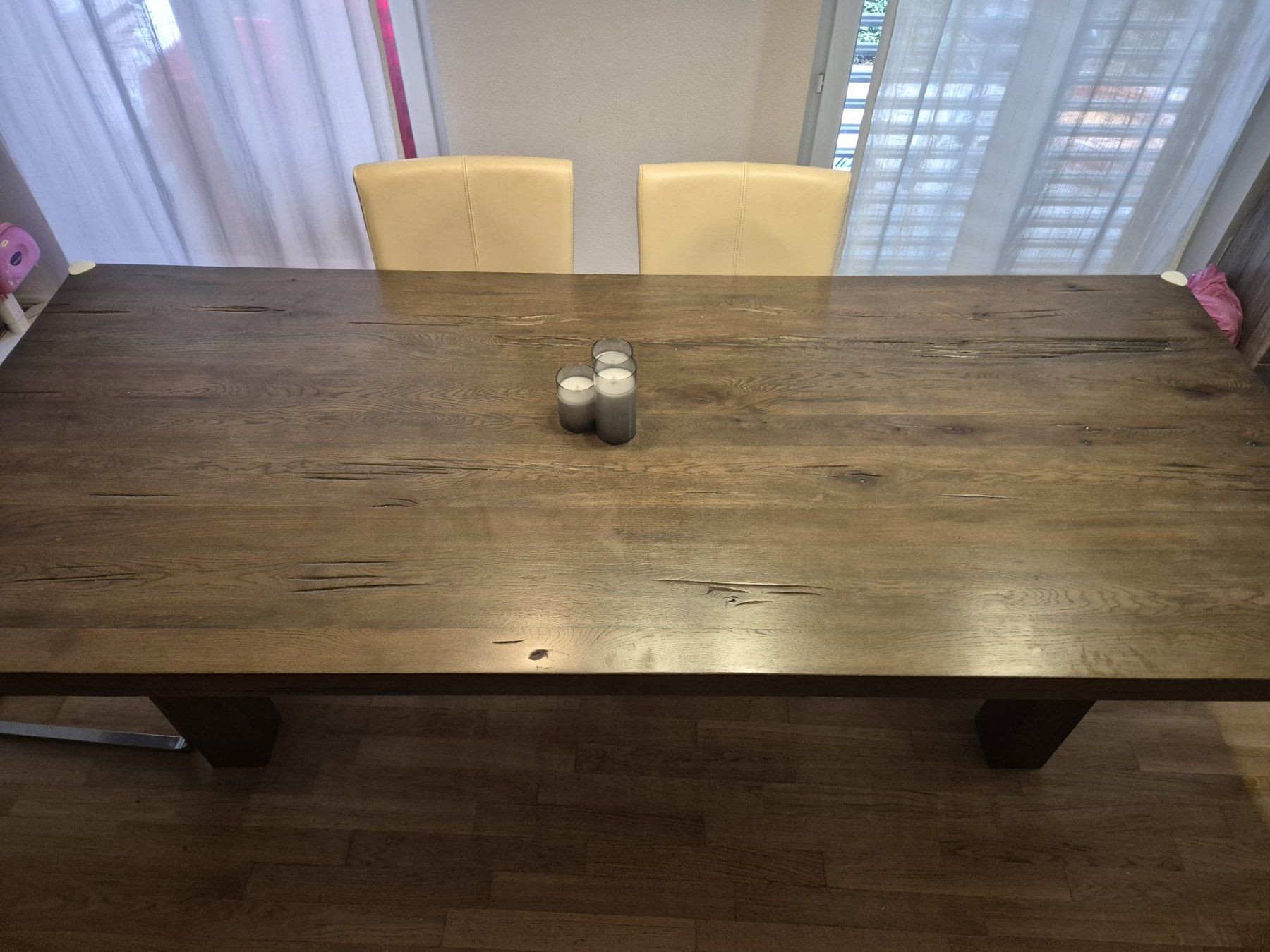 Pfister Tables: MASSIVER rustikaler Holztisch (Dunkle Eiche & Stahlgestell) – D'occasion à Opfikon par GlubSki 1