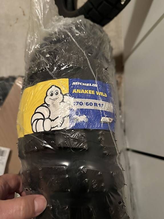 Pneumatici & Ruote complete: Motoradreifen – Usato da Gachnang venduto da Veselli