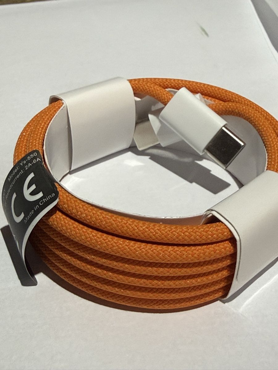 Cavi: Câble USB-C vers USB-C orange 2m neuf – Nuovo e nell'imballaggio originale da Lausanne venduto da Licio7