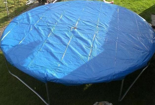 Trampolini: Abdeckplane / Schutzhülle zu Trampolin 3.96 m PE mit Ablauf – Nuovo e nell'imballaggio originale da Entlebuch venduto da Hebu