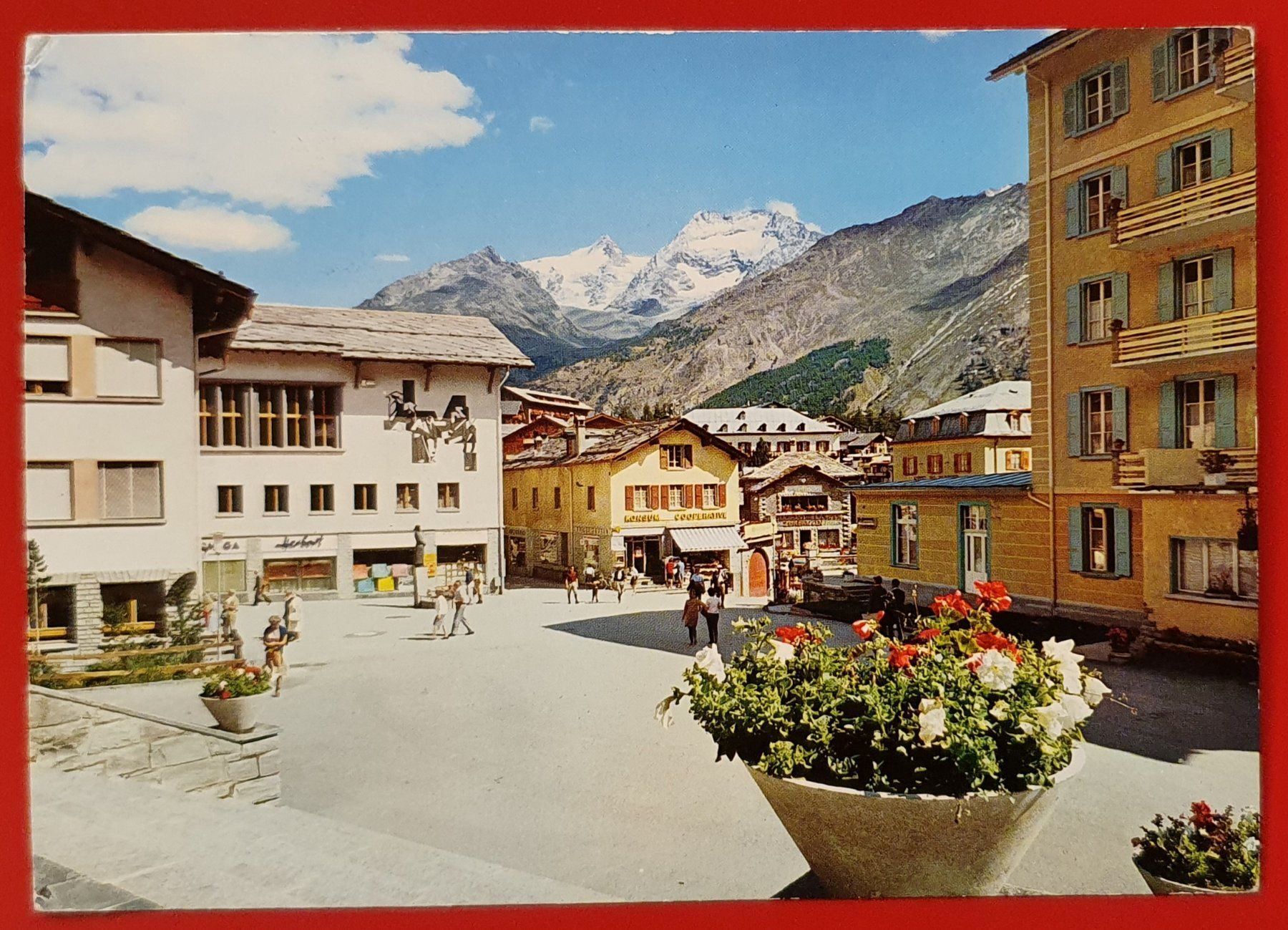 Cartoline postali: Saas-Fee 1972 - Dorfplatz – Usato da Kreuzlingen venduto da Rschweiz1