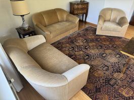 2 Sofas, 1 Lehnsessel