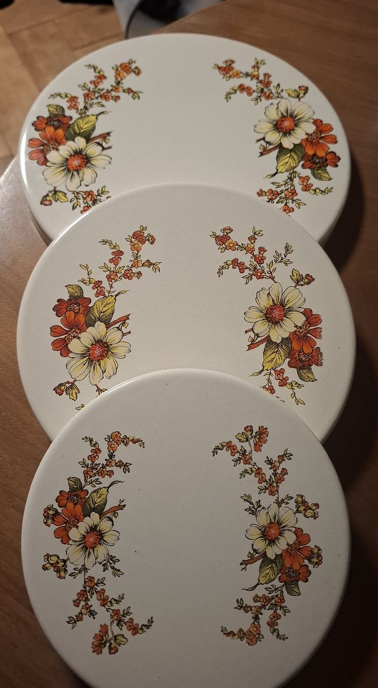Piatti di portata: Vintage Herdabdeckplatten Set Blumen + Putzli OVP & Herdex – Usato da Zürich venduto da ual_t6zt