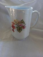 Pot, pichet ancien en porcelaine avec décor floral