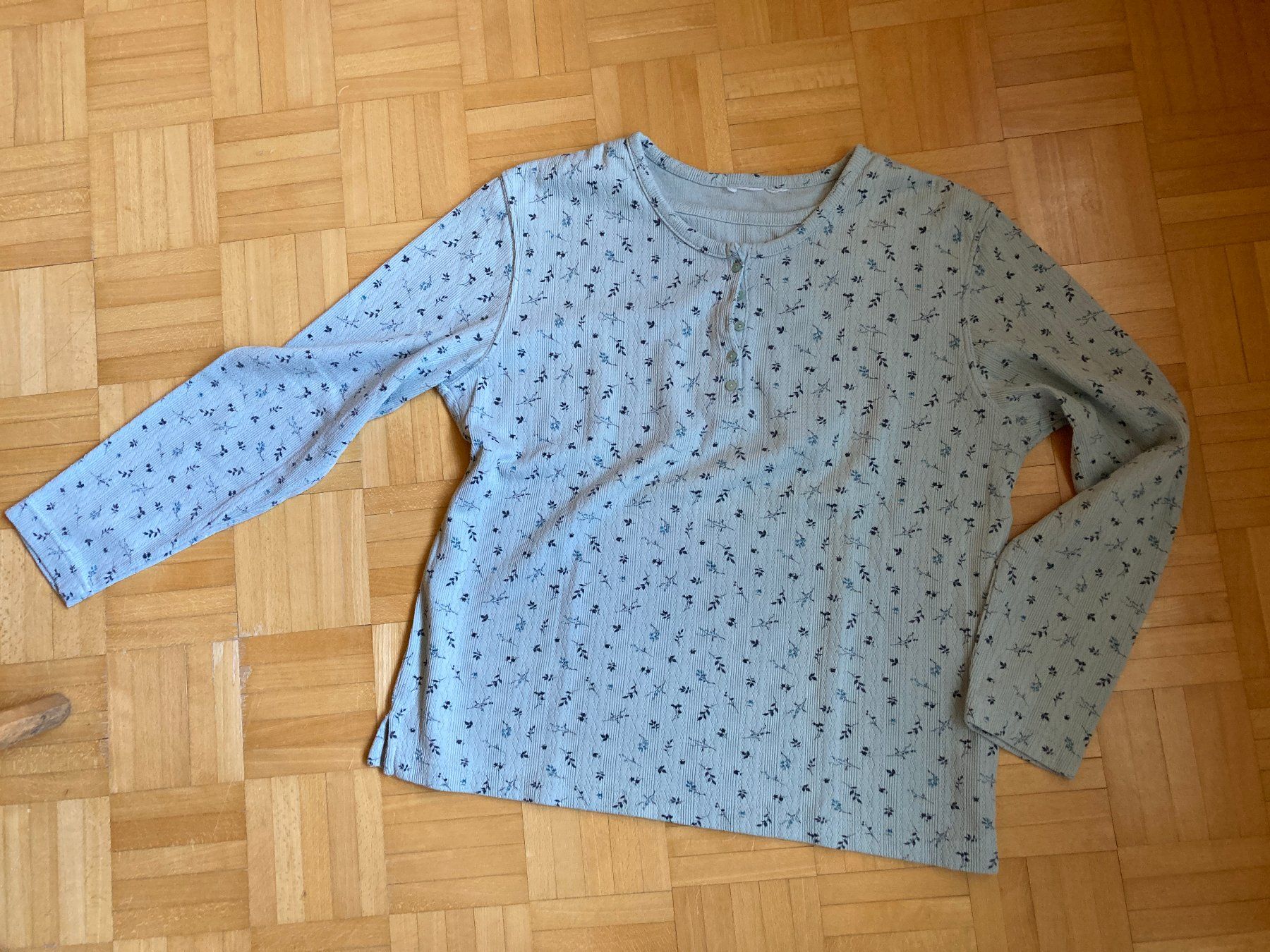 T-shirt: grün Shirt dicker Stoff Gr. 36 – Usato da Gais venduto da hallogais