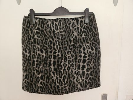 Schöner Damenrock, Leopardenmuster, schwarz-weiss, Grösse 40