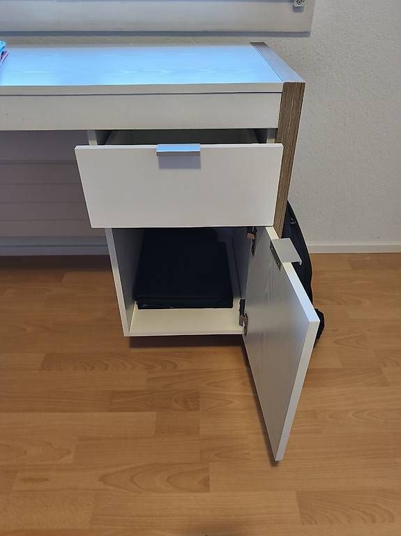 Scrivanie: Kinder Bürotisch – Usato da Nebikon venduto da Travis8 3