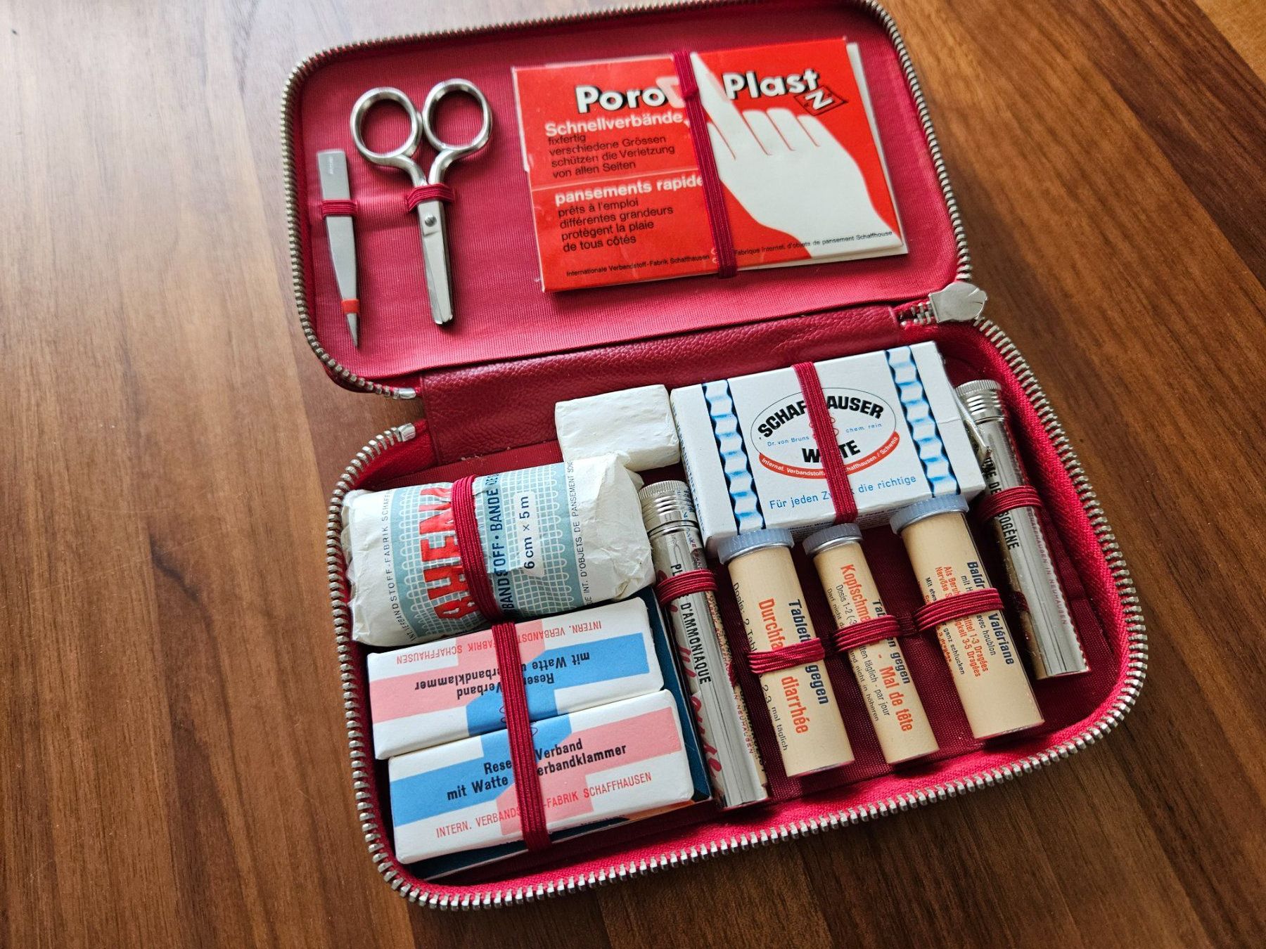Kit di pronto soccorso: Schaffhauser Reise-Apotheke Vintage – Nuovo (secondo la descrizione) da Untervaz venduto da FullFlap777