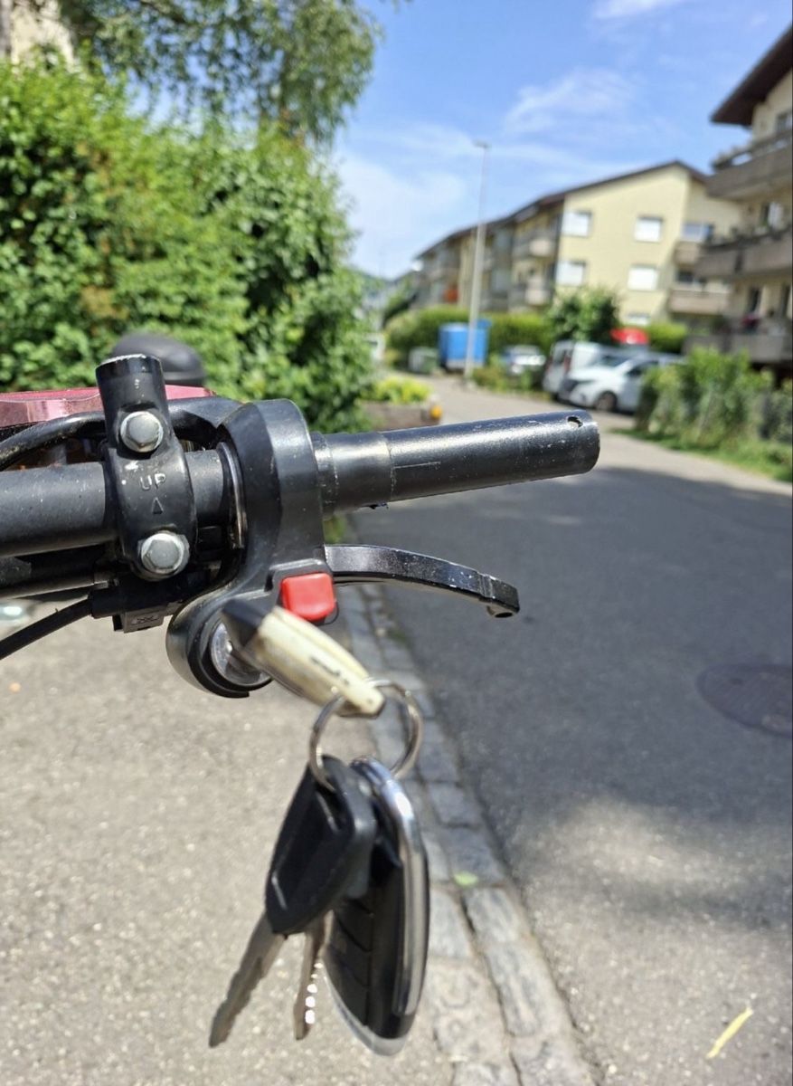 Elektromobile: E-Scooter Chopper Stil schwarz – Defekt aus Moosseedorf von mar_b2vx 1