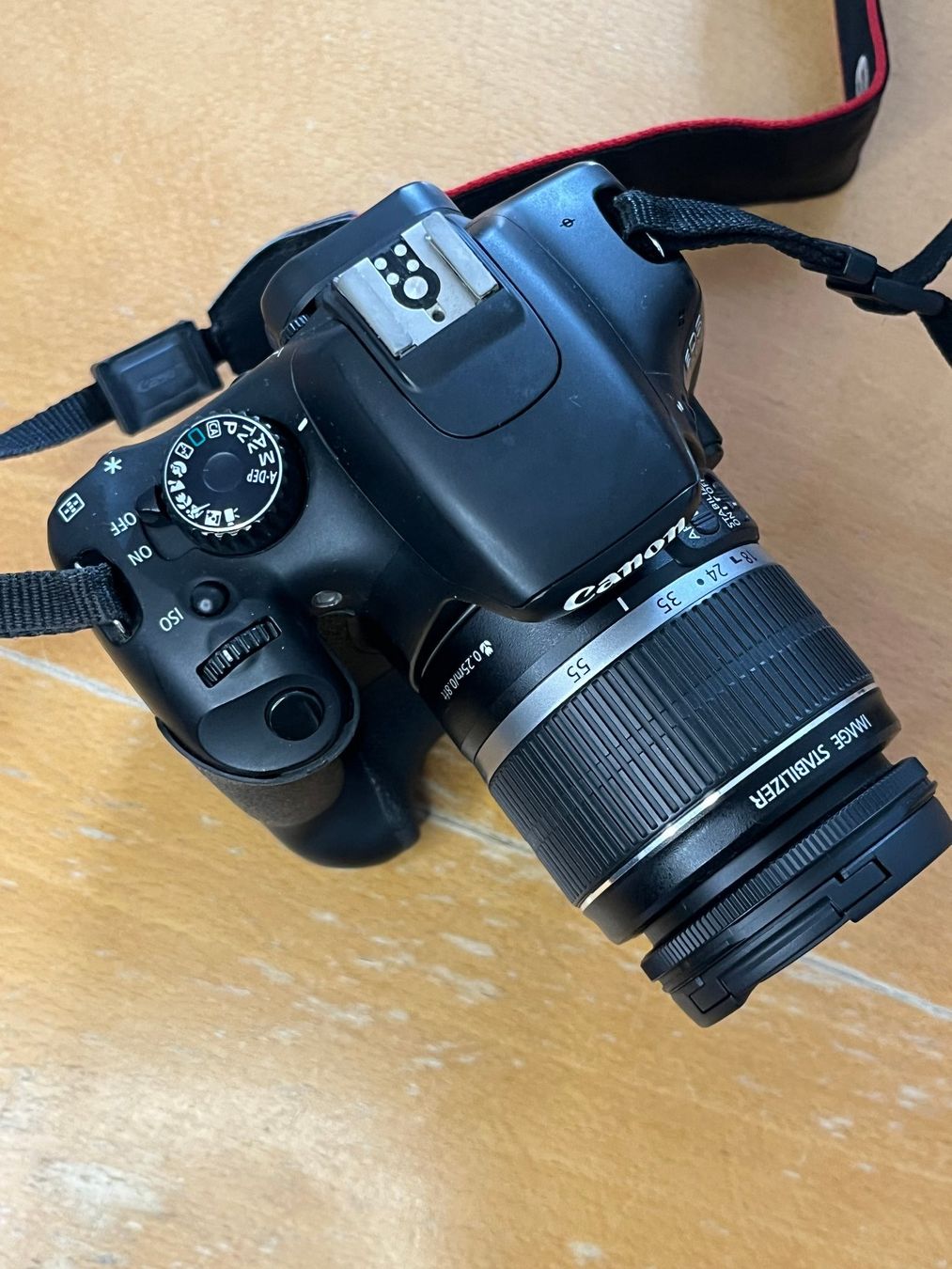 Canon Fotocamera: Canon EOS 550D Spiegelreflexkamera mit BG-E8 Griff – Usato da Beckenried venduto da Chris_Miguel 1