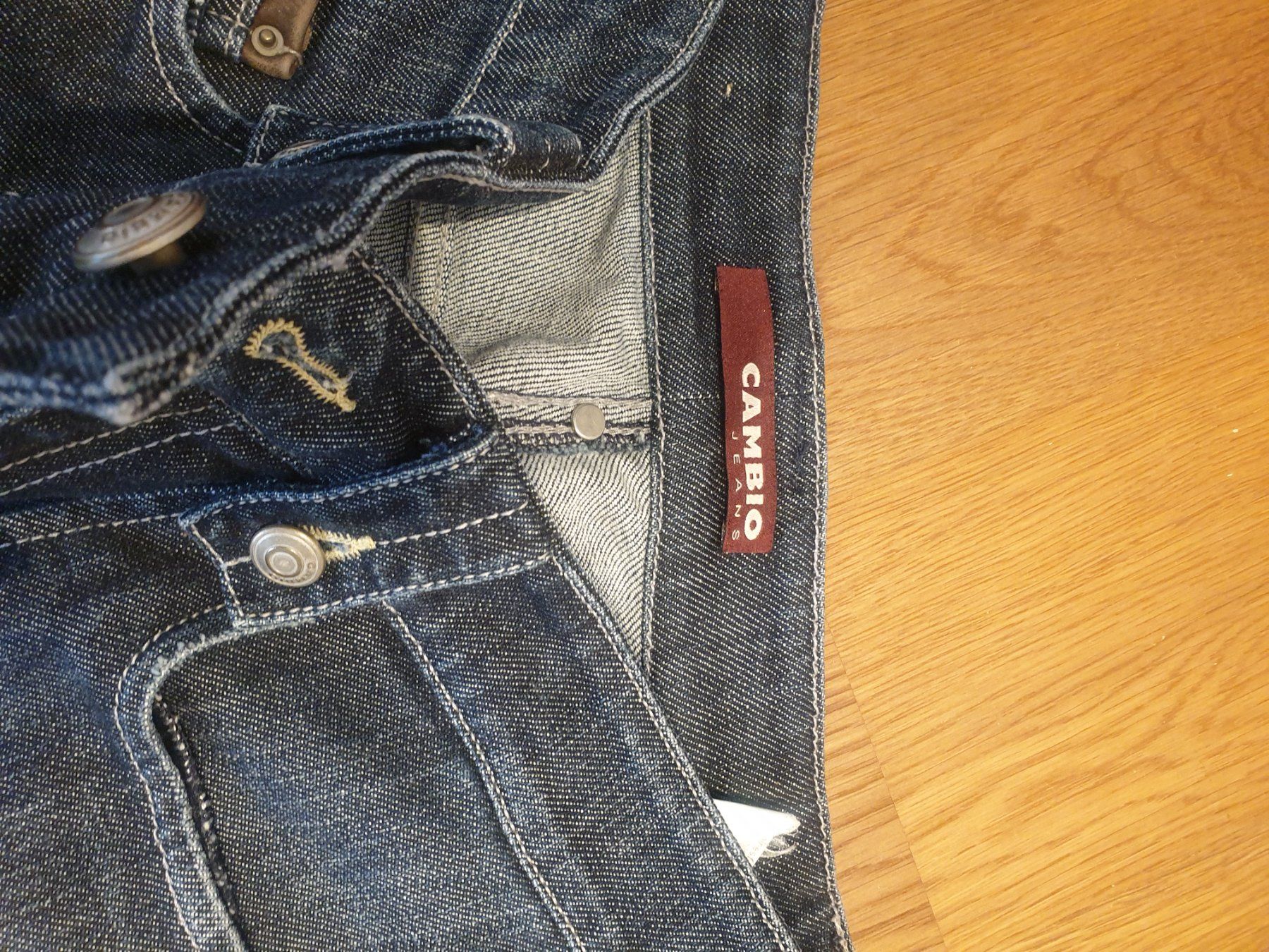 Cambio Jeans: Jeans – D'occasion à Hinwil par tan_ry6s 2