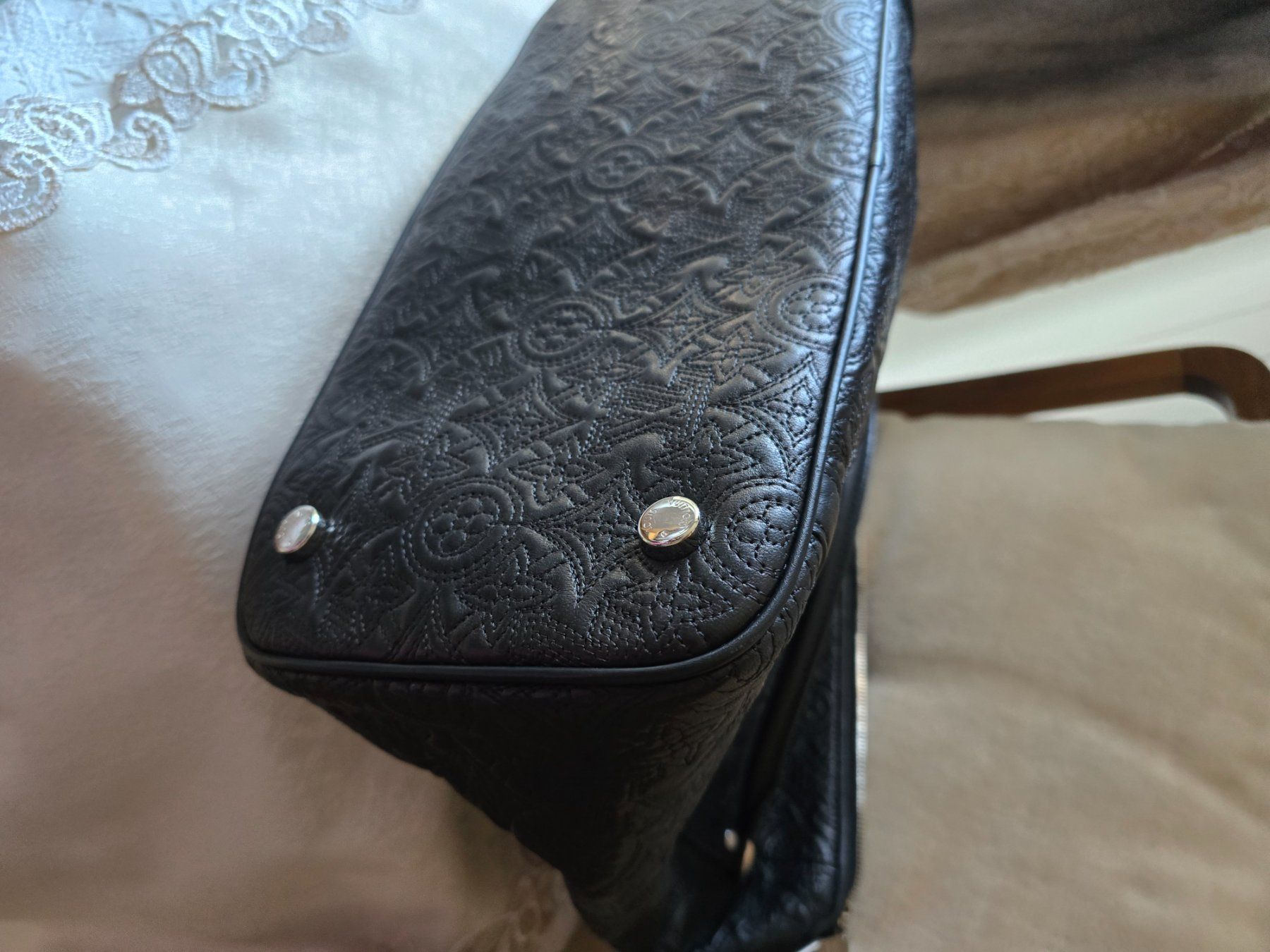 Louis Vuitton Taschen: Louis Vuitton IXIA MM Ledertasche – Gebraucht aus Bottmingen von sandy_2 3